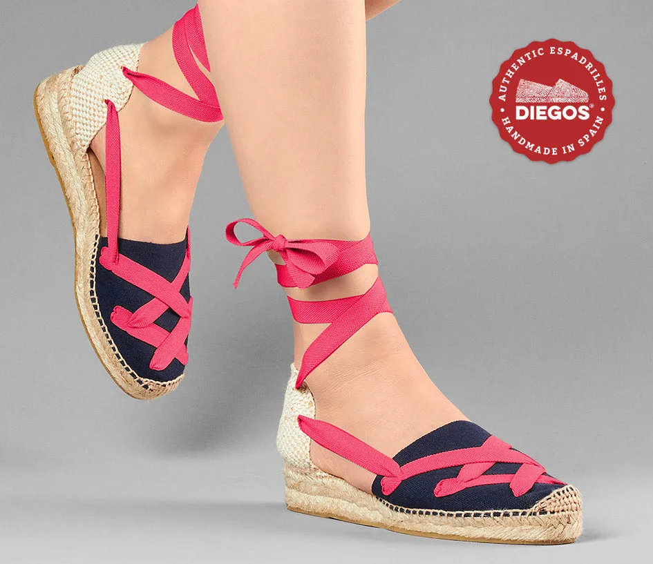 Alpargatas clásicas cordones Lola cuña baja azul marino
