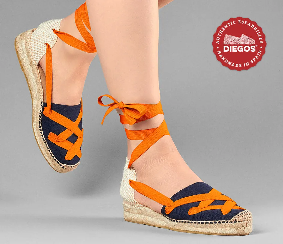 Alpargatas clásicas cordones Lola cuña baja azul marino