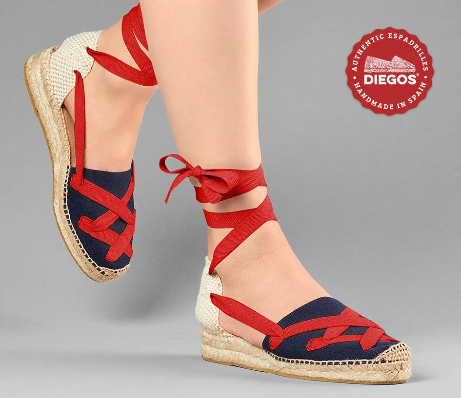 Alpargatas clásicas cordones Lola cuña baja azul marino