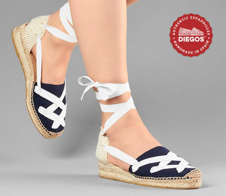 Alpargatas clásicas cordones Lola cuña baja azul marino
