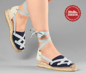 Alpargatas clásicas cordones Lola cuña baja azul marino