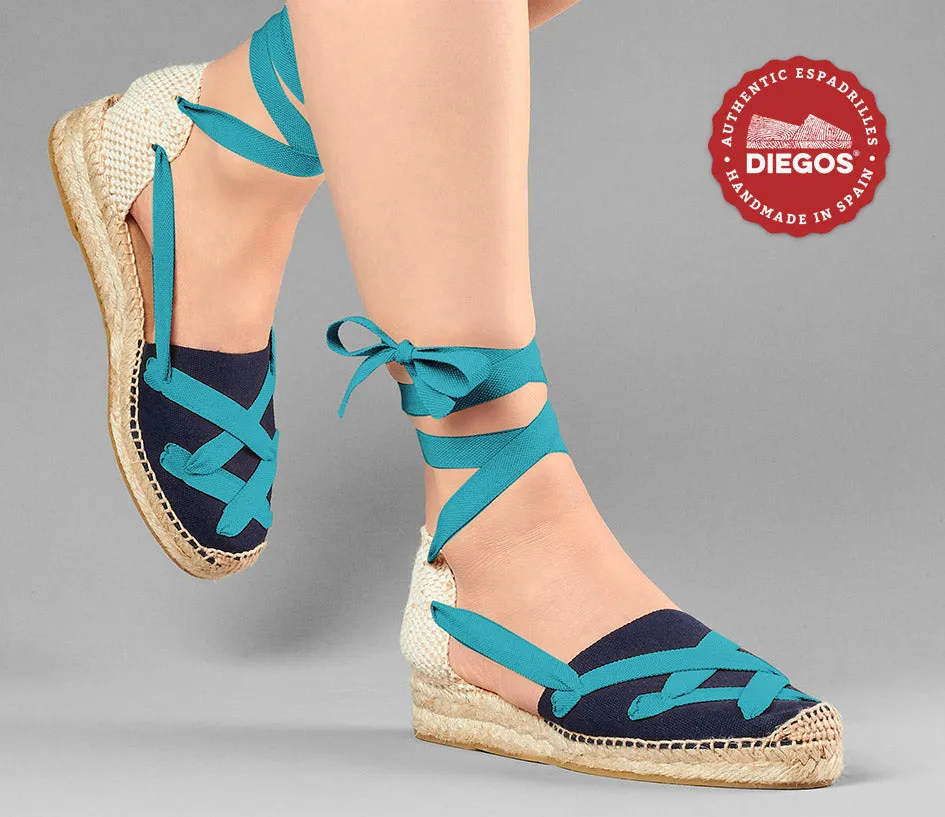 Alpargatas clásicas cordones Lola cuña baja azul marino