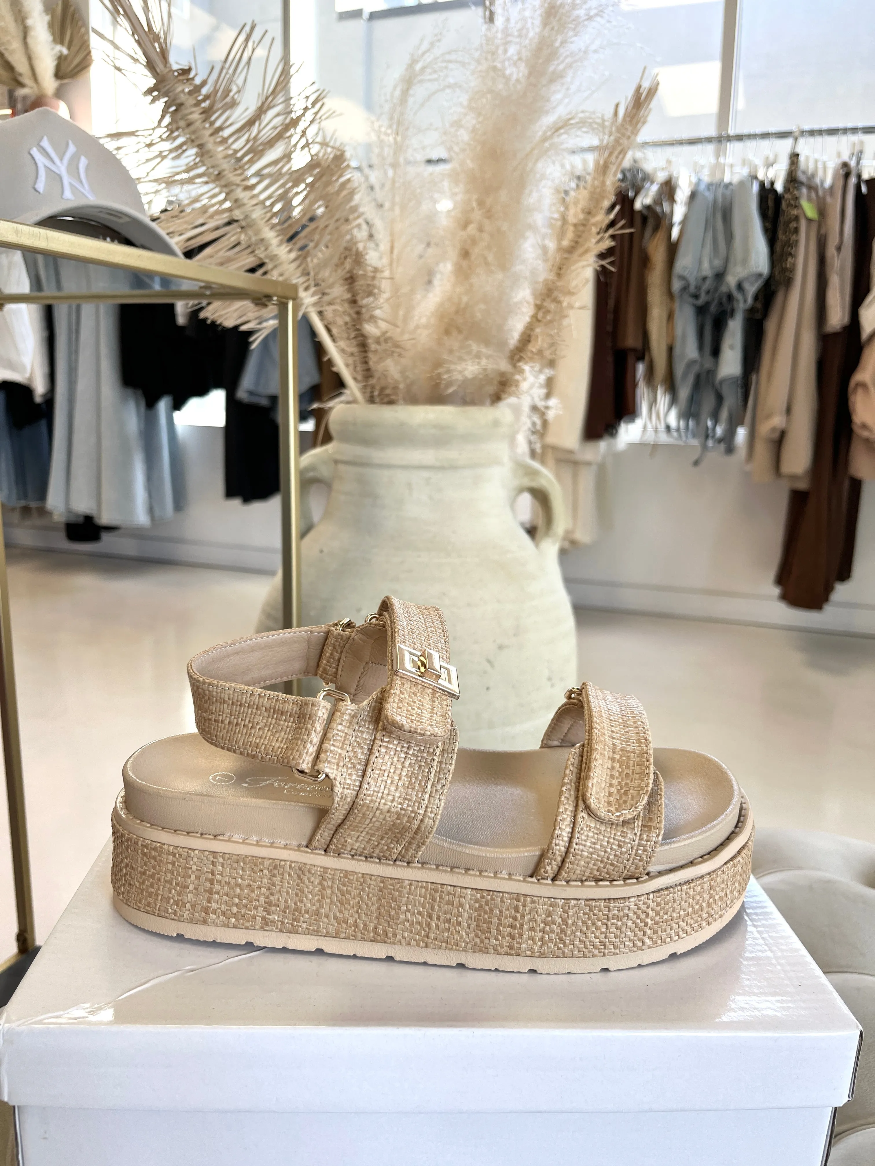 NEW STEVIE SANDAL (BEIGE)